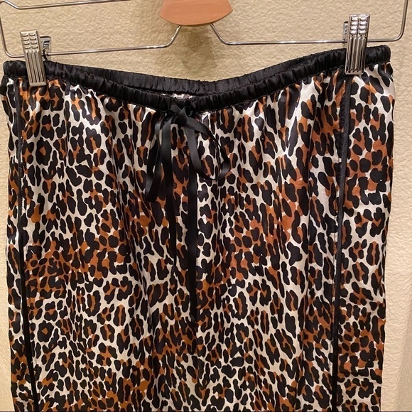 BETSEY JOHNSON Leopard Print 2-Piece Pajama Set Top and Bottom Size Medium - Picture 6 of 11